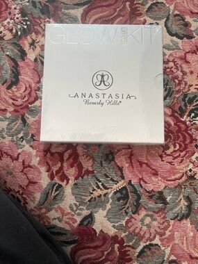 Anastasia Beverly Hills Glow Kit - Peach & Champagne Highlighters